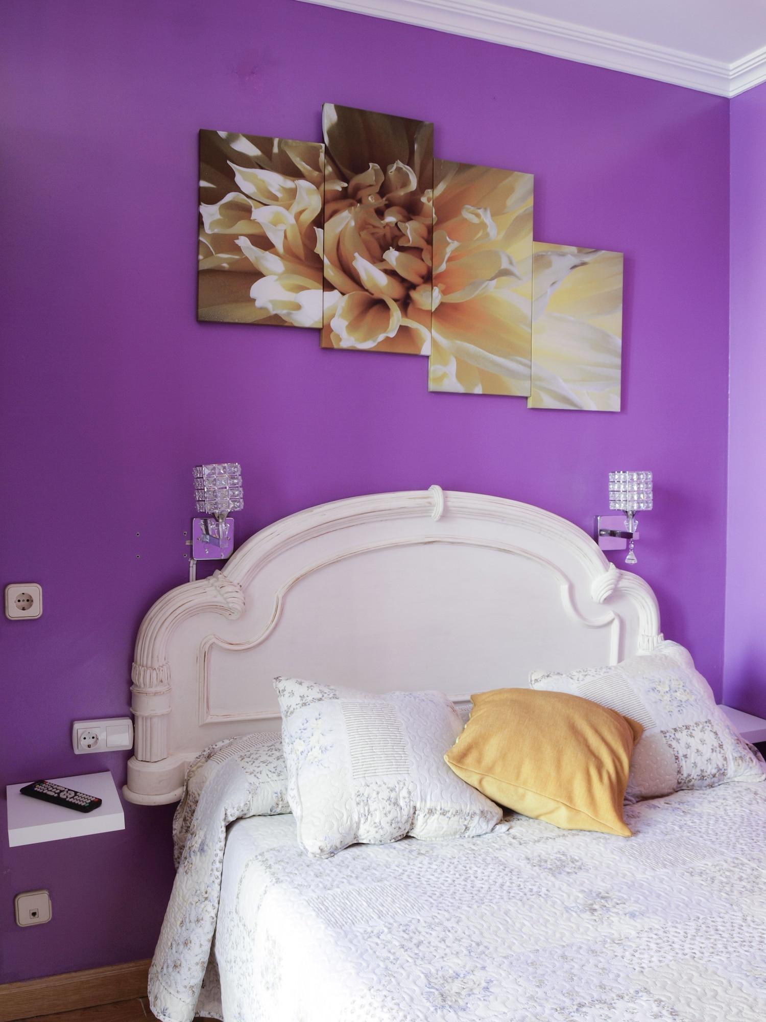 Hostel Rc Miguel Angel Madrid Exteriér fotografie Purple bedroom