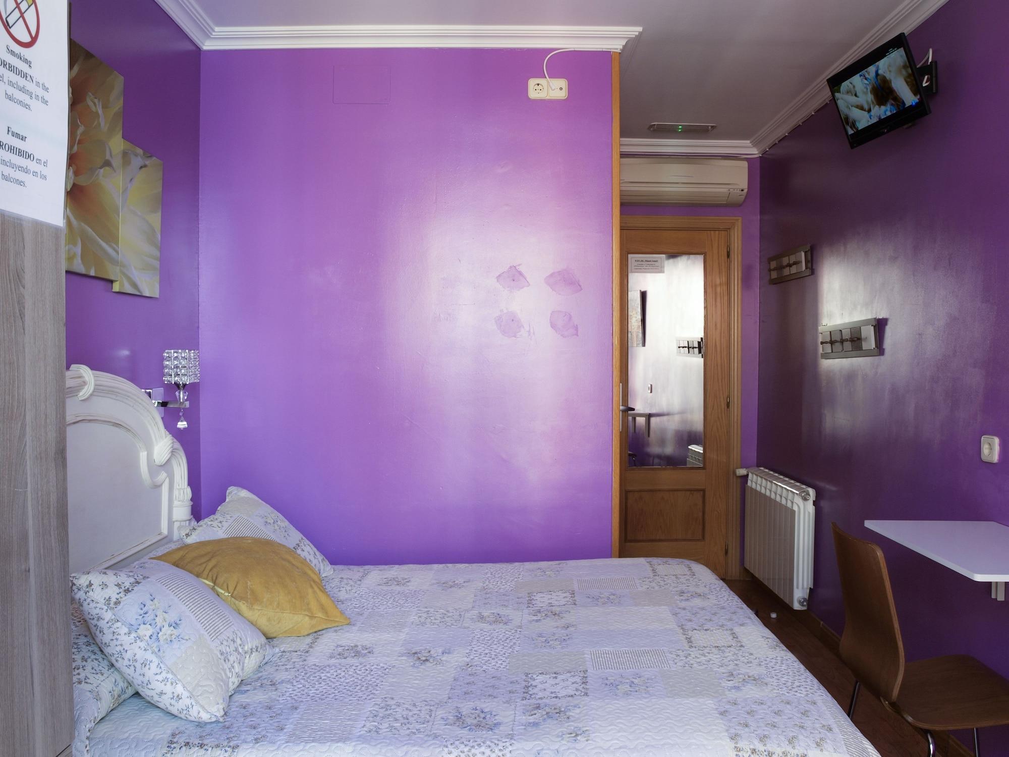 Hostel Rc Miguel Angel Madrid Exteriér fotografie A room at the hotel