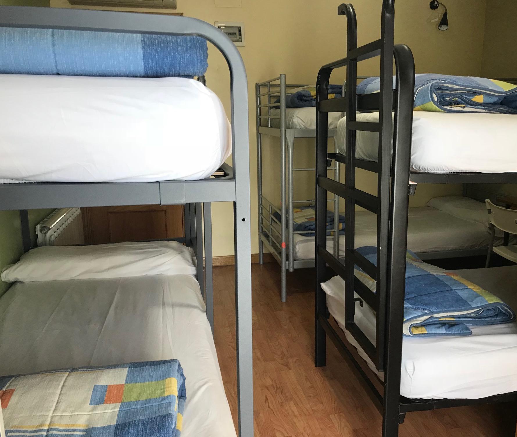 Hostel Rc Miguel Angel Madrid Exteriér fotografie Hostel beds