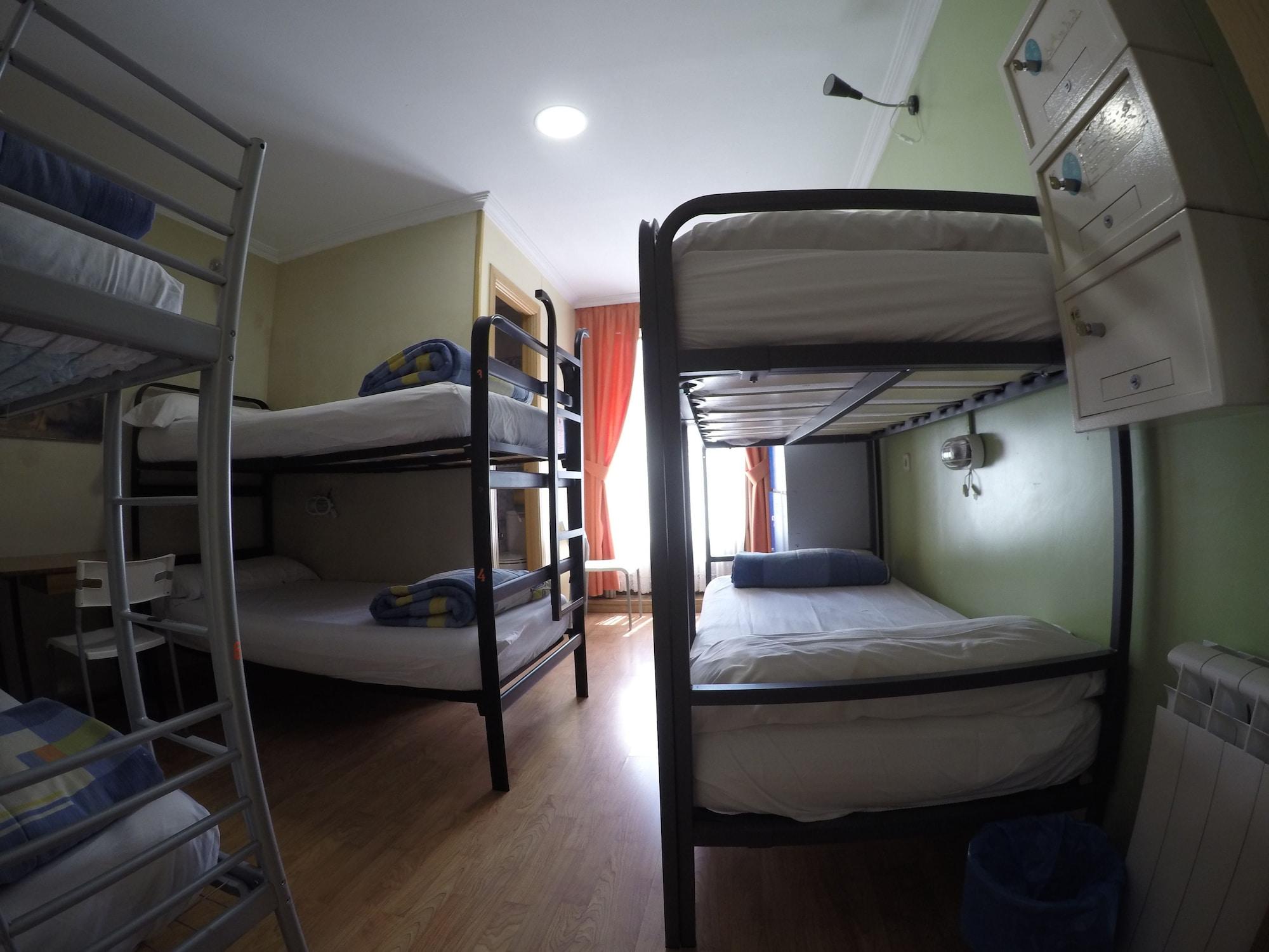 Hostel Rc Miguel Angel Madrid Exteriér fotografie Hostel in Madrid, Spain