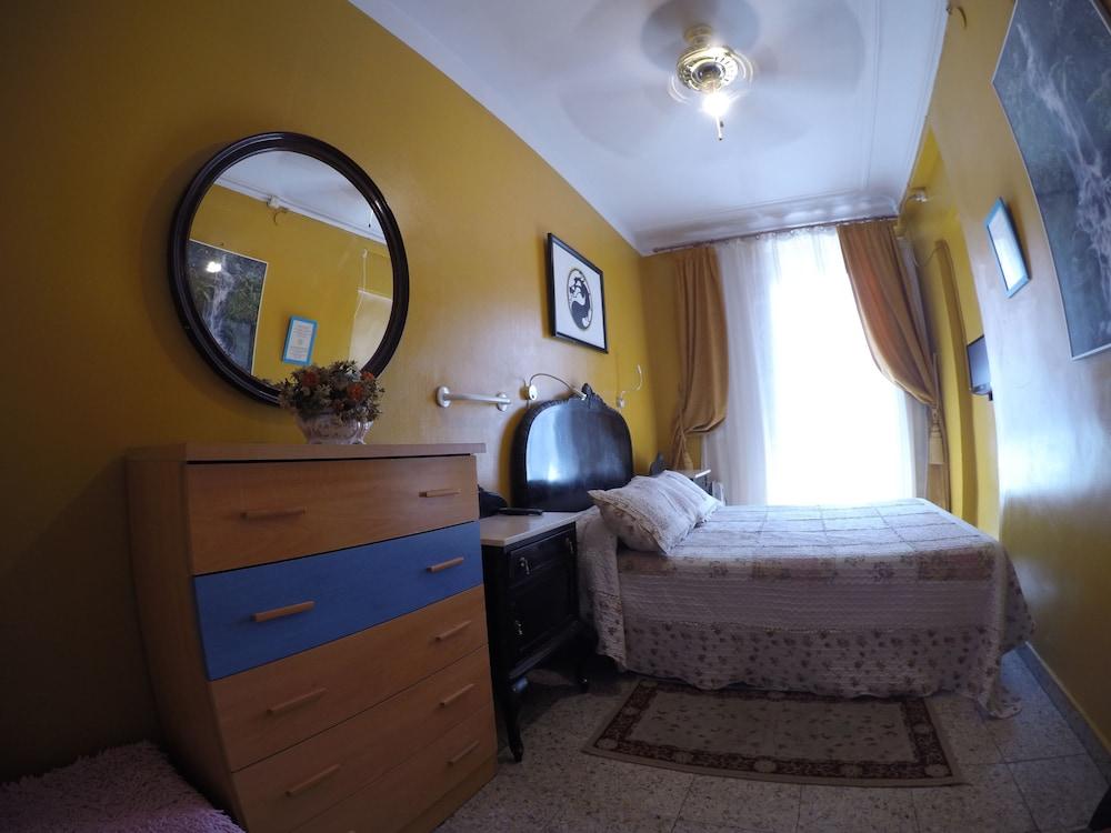 Hostel Rc Miguel Angel Madrid Exteriér fotografie A bedroom