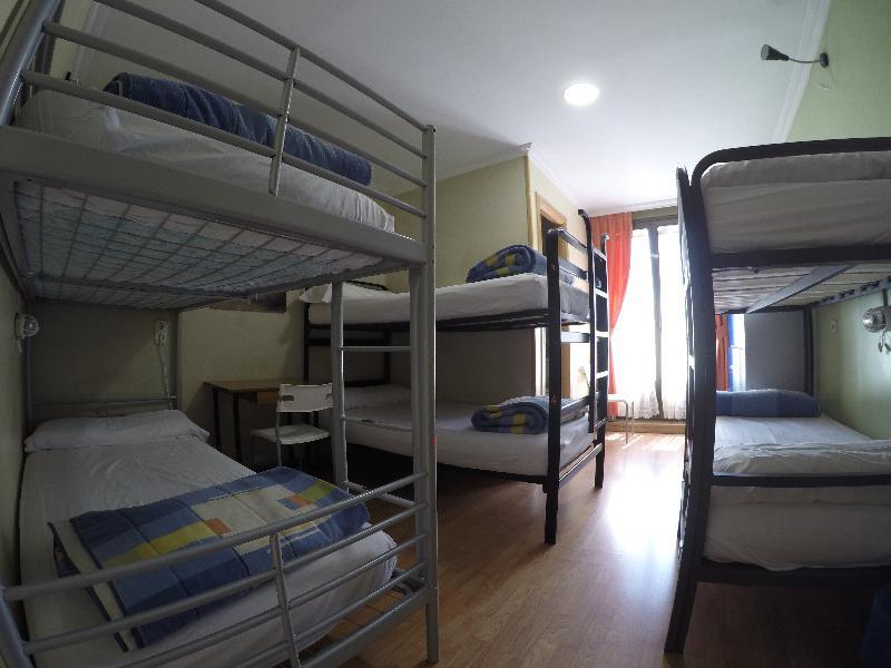 Hostel Rc Miguel Angel Madrid Exteriér fotografie Hostel in Madrid, Spain
