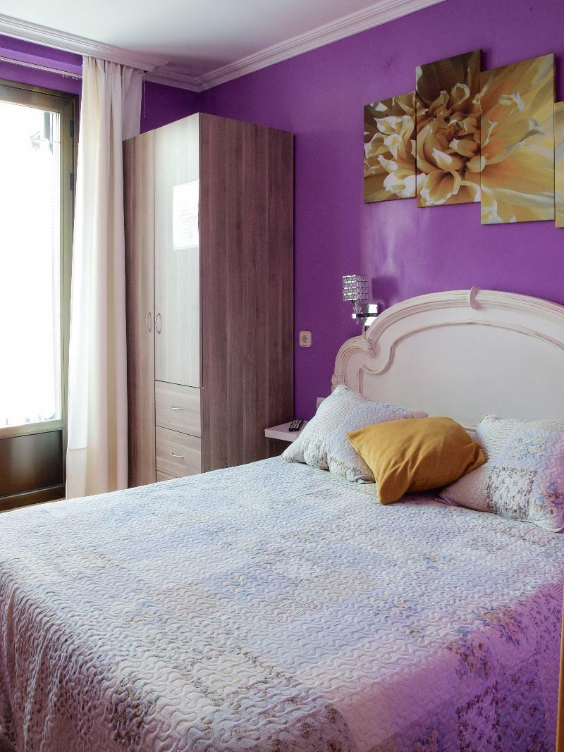 Hostel Rc Miguel Angel Madrid Exteriér fotografie A bedroom
