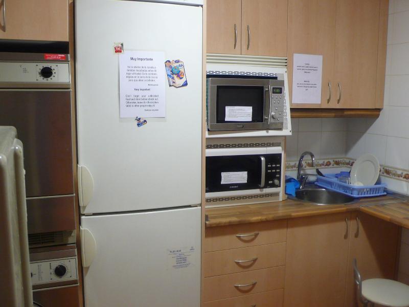 Hostel Rc Miguel Angel Madrid Exteriér fotografie A typical kitchen in a hostel