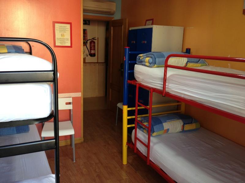 Hostel Rc Miguel Angel Madrid Exteriér fotografie Hostel in Madrid, Spain